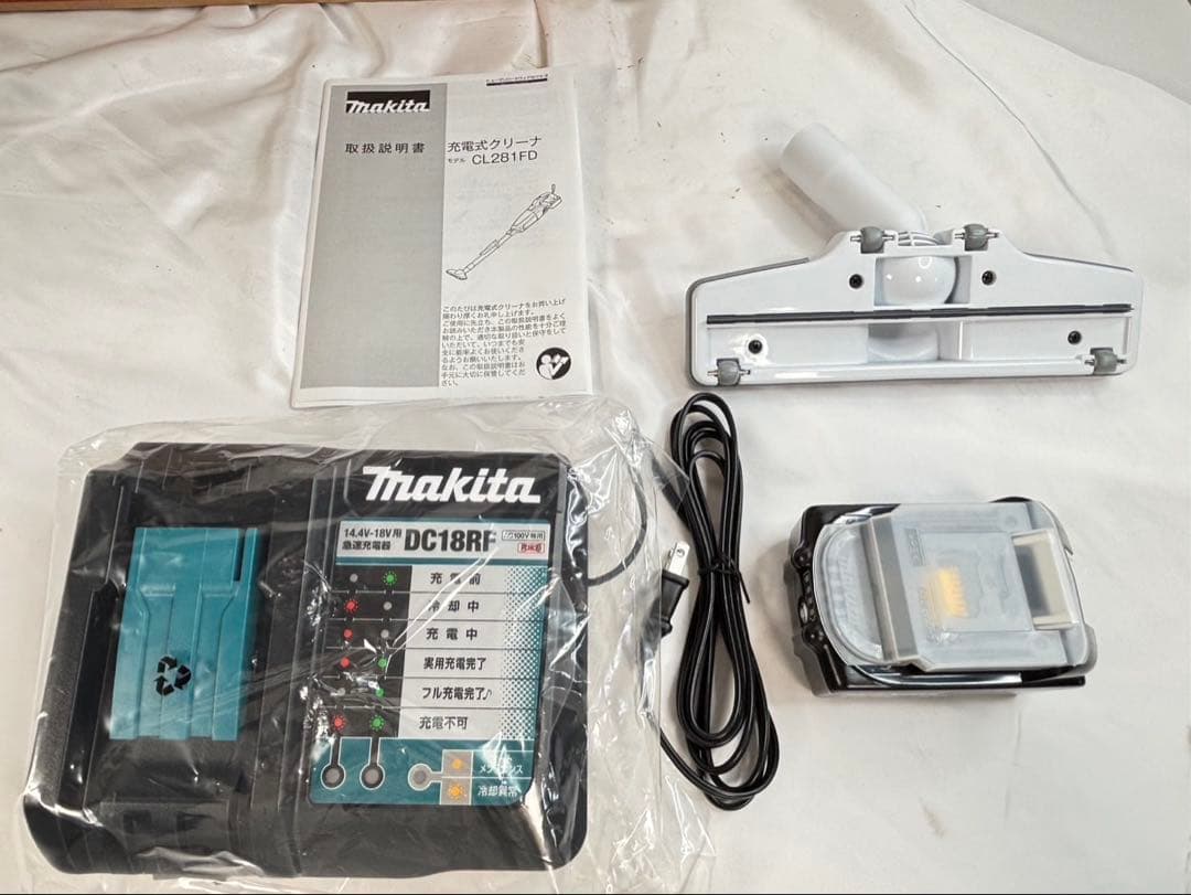 未使用 マキタ CL281FDFCW充電式クリーナー