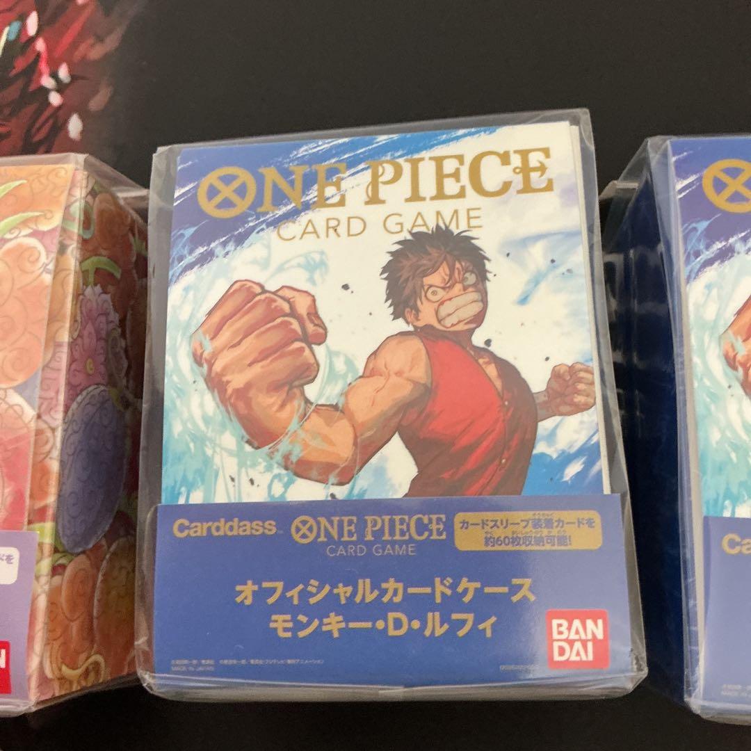 ONE PIECE オフィシャルカードケース　４個　と　プレイマット