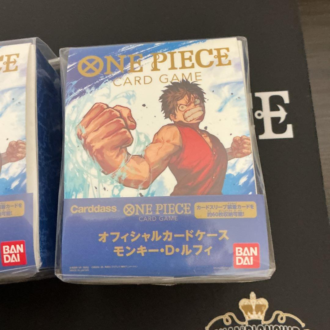 ONE PIECE オフィシャルカードケース　４個　と　プレイマット