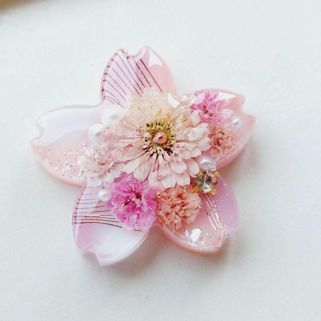 【1748】レジン　マトリカリア　ヘアゴム　ポニーフック　ブロ―チ　ハンドメイド