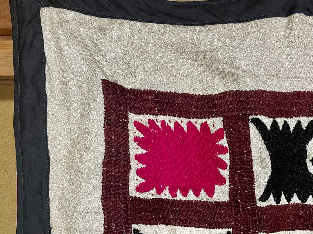 ウズベキスタン スザニ 刺繍 ビンテージ 古布 壁掛け ティーポット
