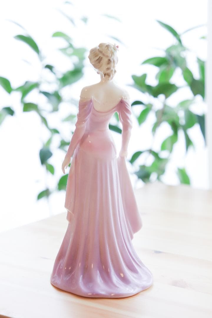 コールポート Veronica 陶器人形 Ladies of Fashion