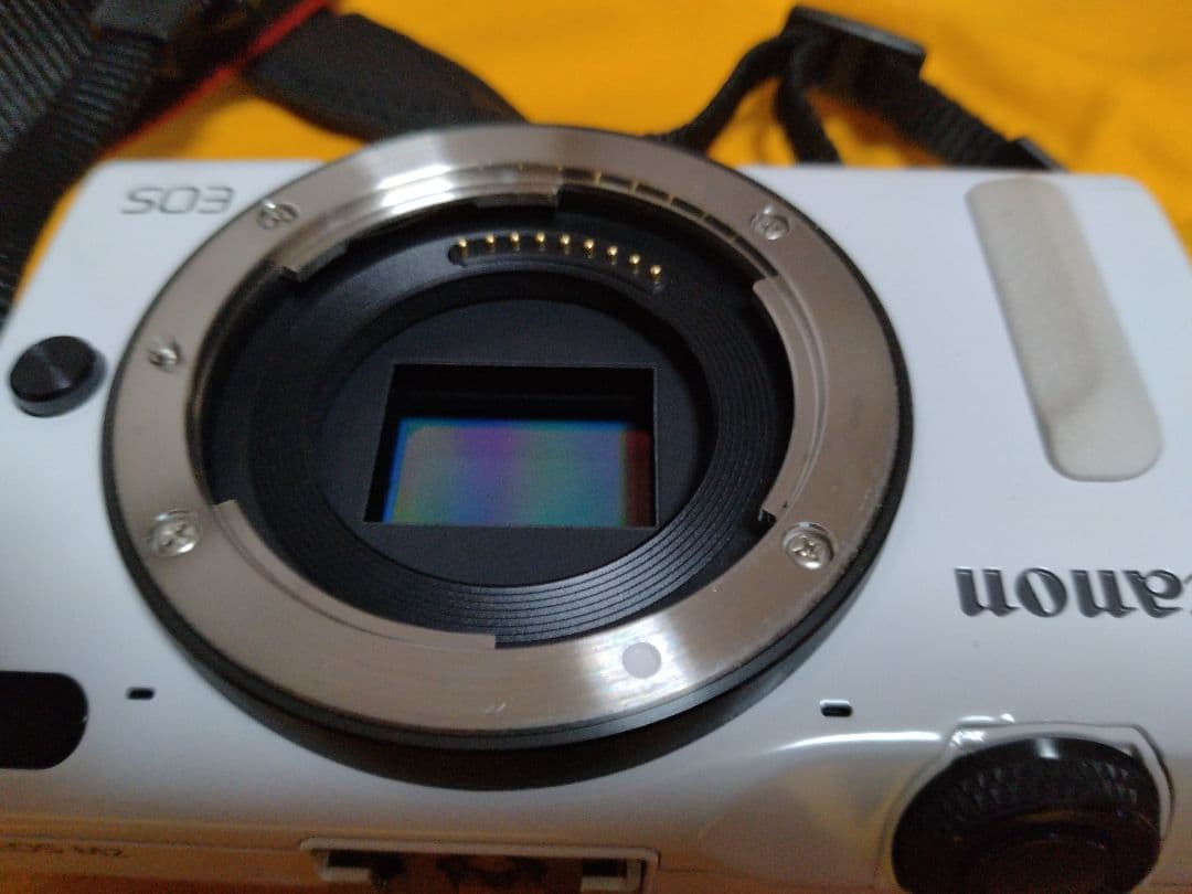 超美品　Canon EOS M2 ミラーレスカメラ 18-55mmレンズ付き