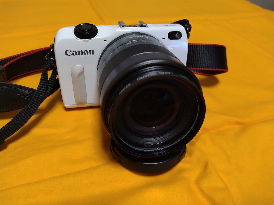 超美品　Canon EOS M2 ミラーレスカメラ 18-55mmレンズ付き