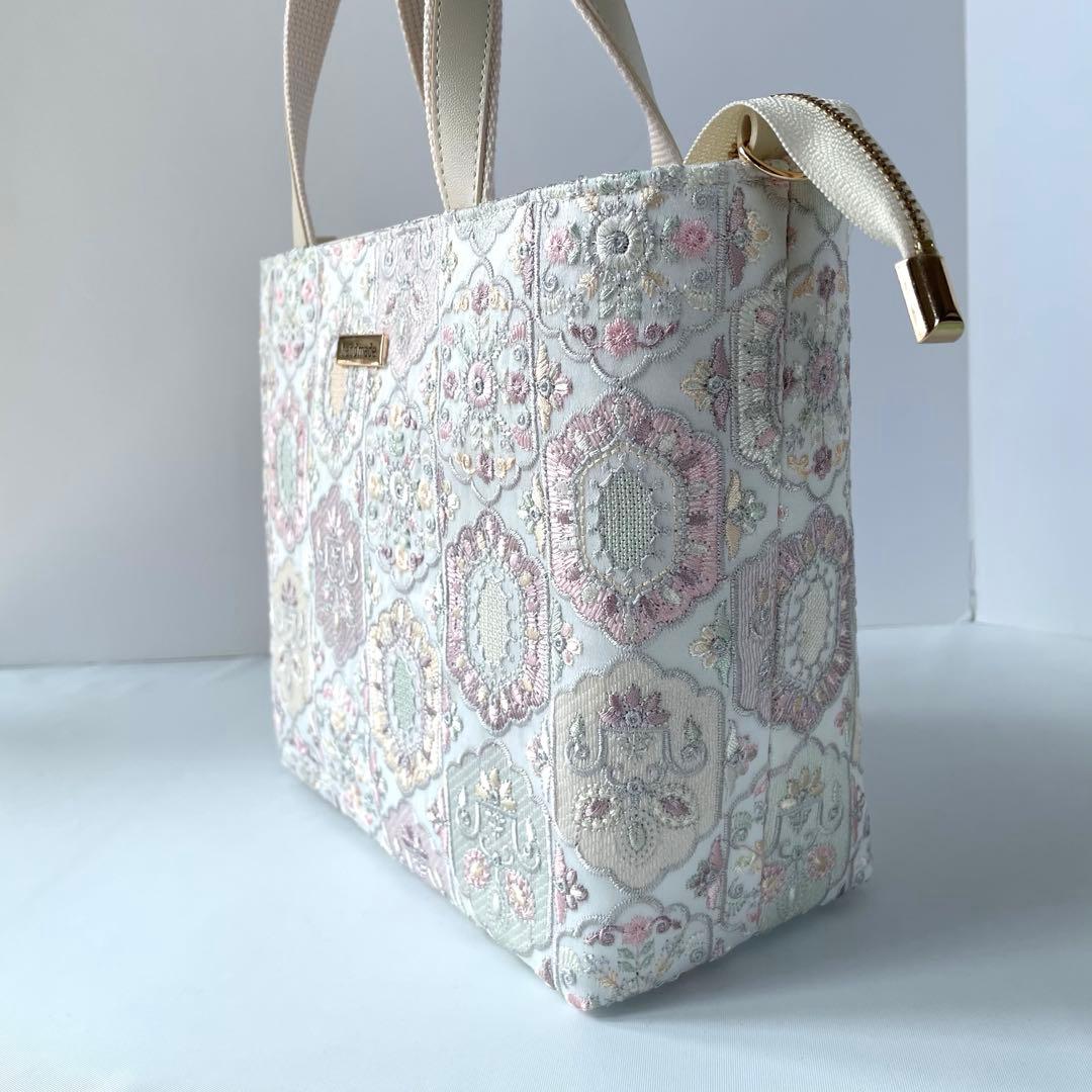 インド刺繍ハイクラスホワイト　トートバッグ　ハンドメイド