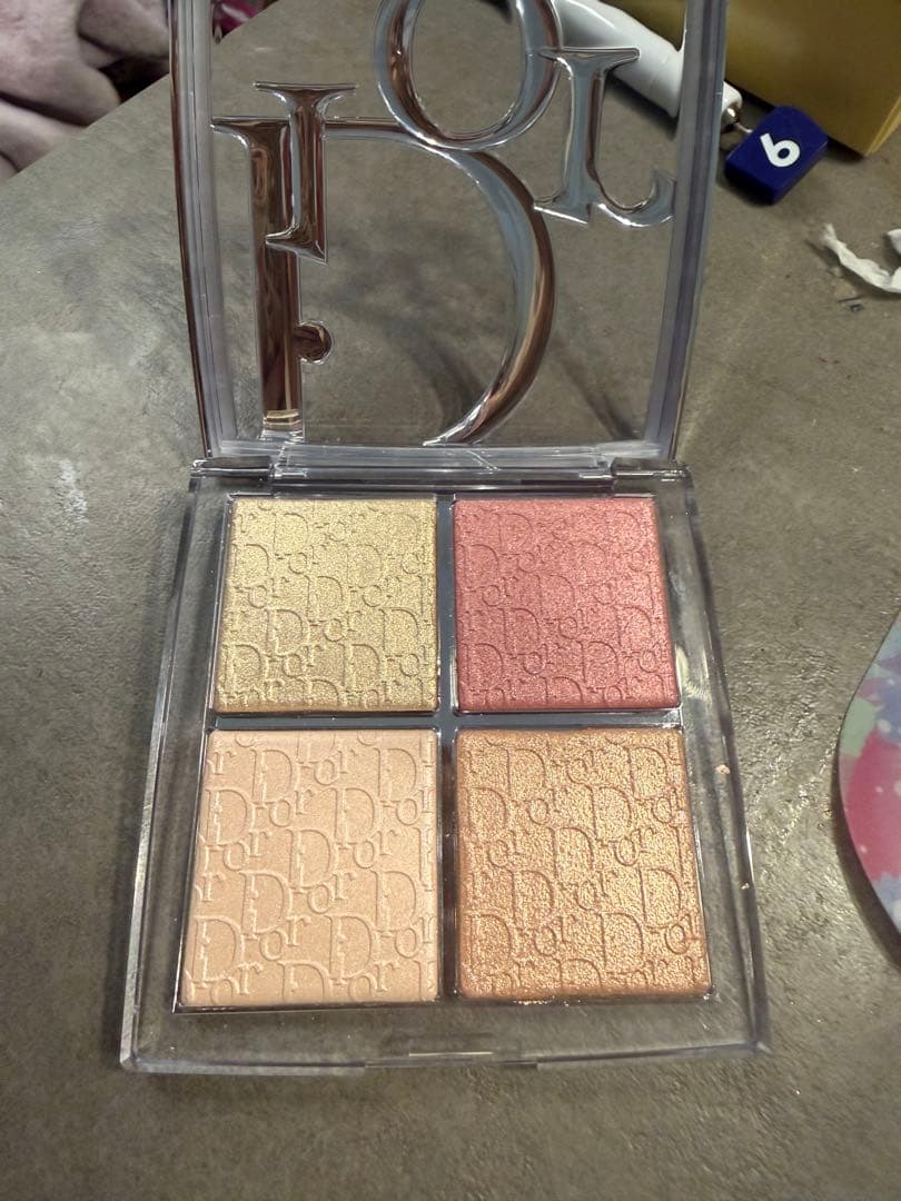 Dior ハイライト マキシマイザーパレット 004