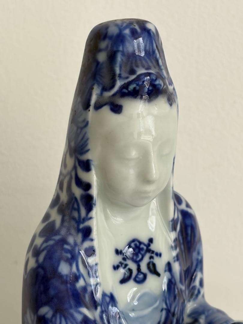 お観音様　宝珠と蛇　吉祥置物　陶器呉須　家内安全　玄関置物　高さ23cm