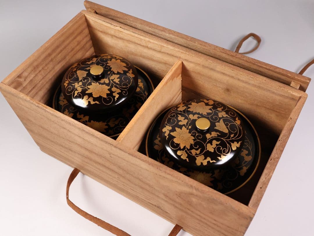 【CM454】天然木漆塗 花唐草金蒔絵 黒塗 高茶台一対 茶器付 天目台 仏具