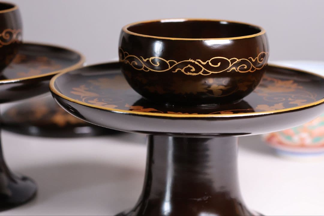【CM454】天然木漆塗 花唐草金蒔絵 黒塗 高茶台一対 茶器付 天目台 仏具