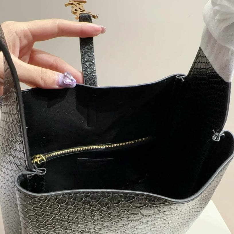 YSL ブラックショルダーバッグ