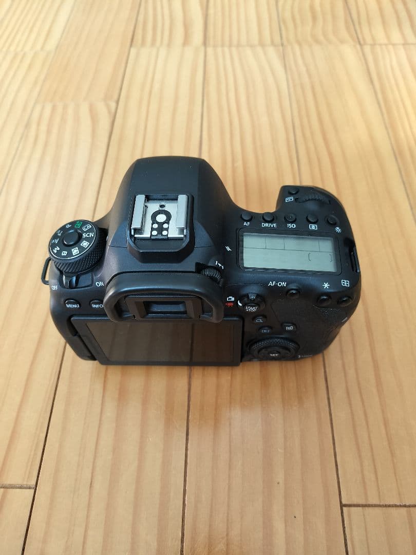 Canon EOS 6D Mark II 本体とレンズ3本