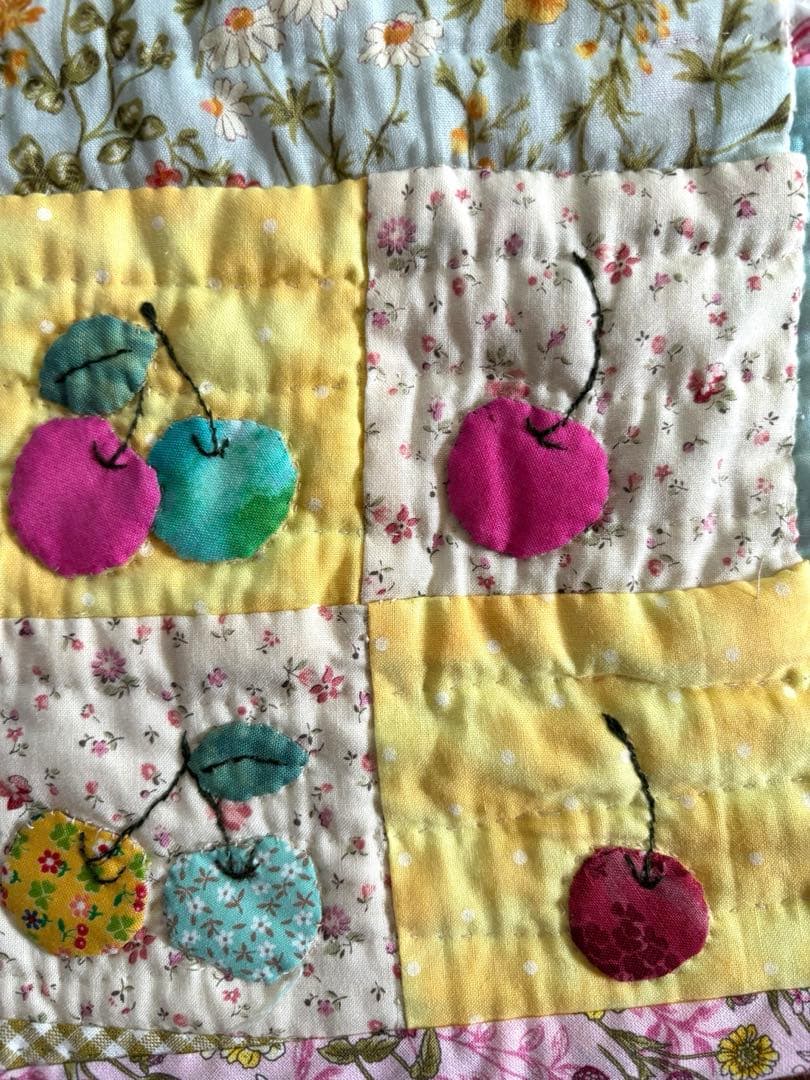 パッチワーク　キルト　タペストリー　刺繍　アップリケ