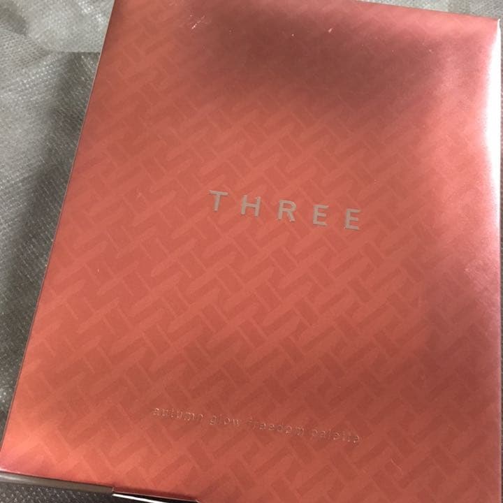 THREE オータムグローフリーダム パレット