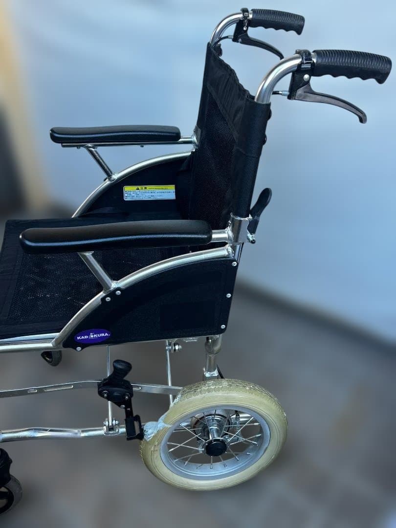 ＜24h以内に発送＞カドクラ　介助用車椅子