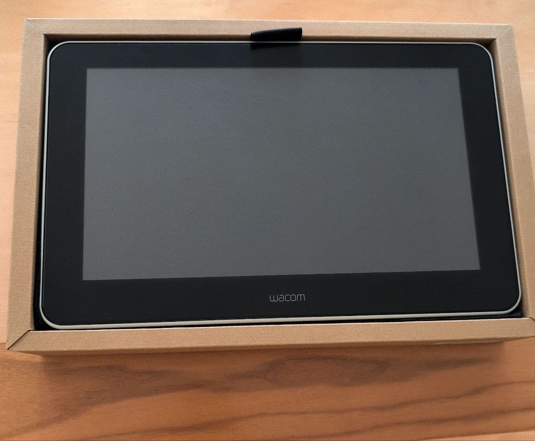 ほぼ未使用　Wacom One 液晶ペンタブレット13.3インチ　ペーパーライク