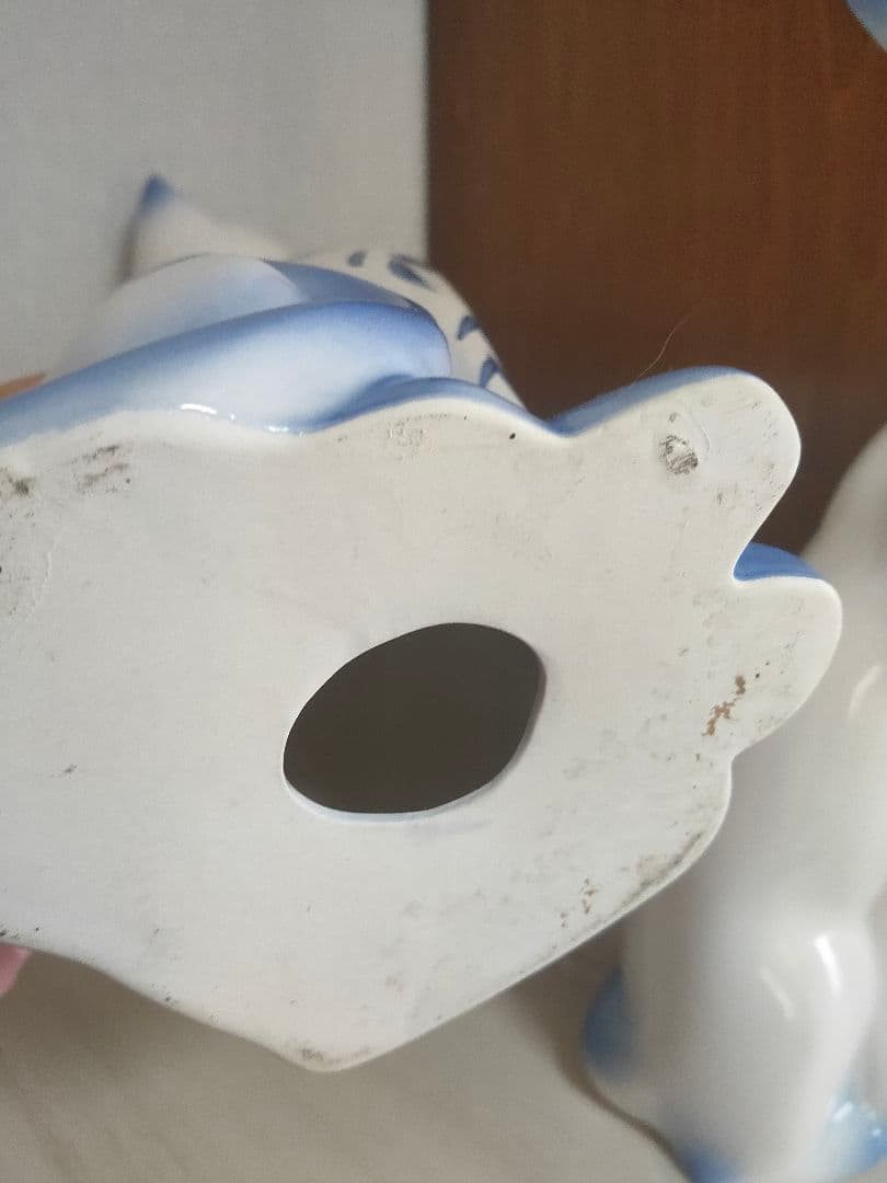 青い花模様の猫の置物 2体セット