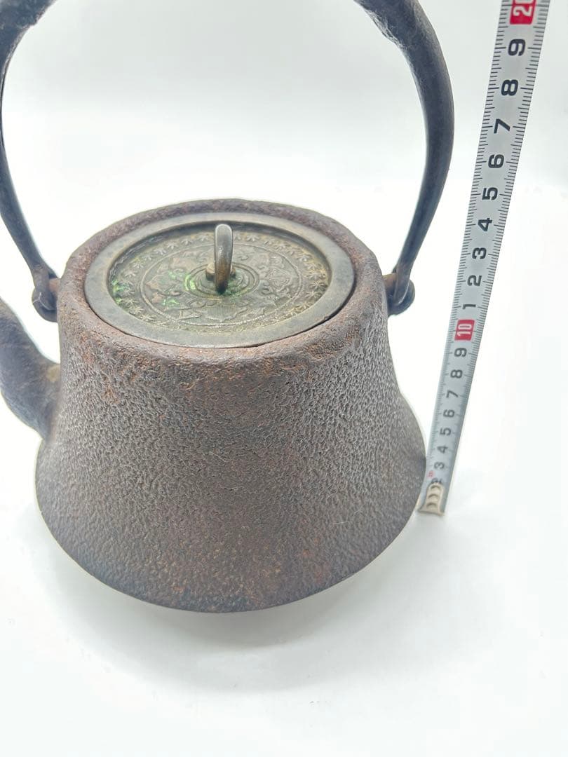 鉄瓶 古鏡蓋 落款あり 名人古作 時代物  岩肌 水漏れ無し容量約1000ml