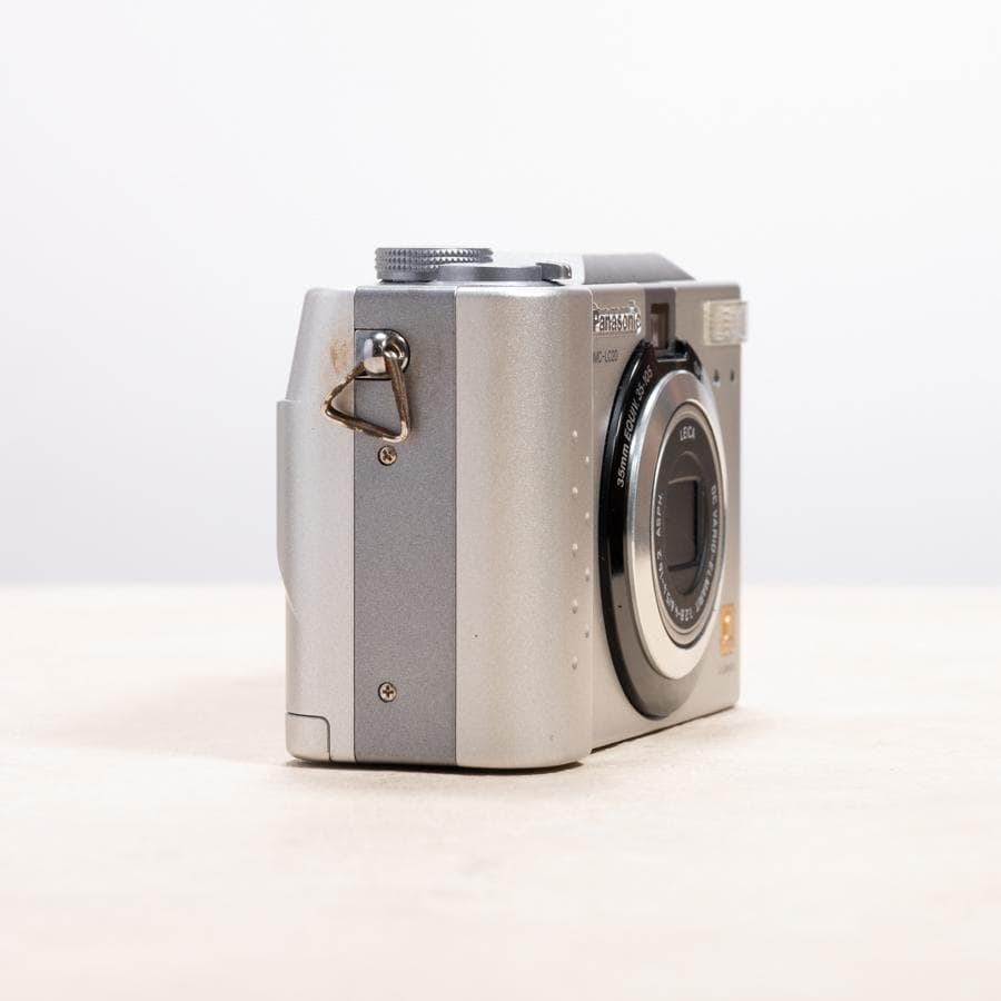 【単3電池で動く】Panasonic LUMIX DMC-LC20　シルバー