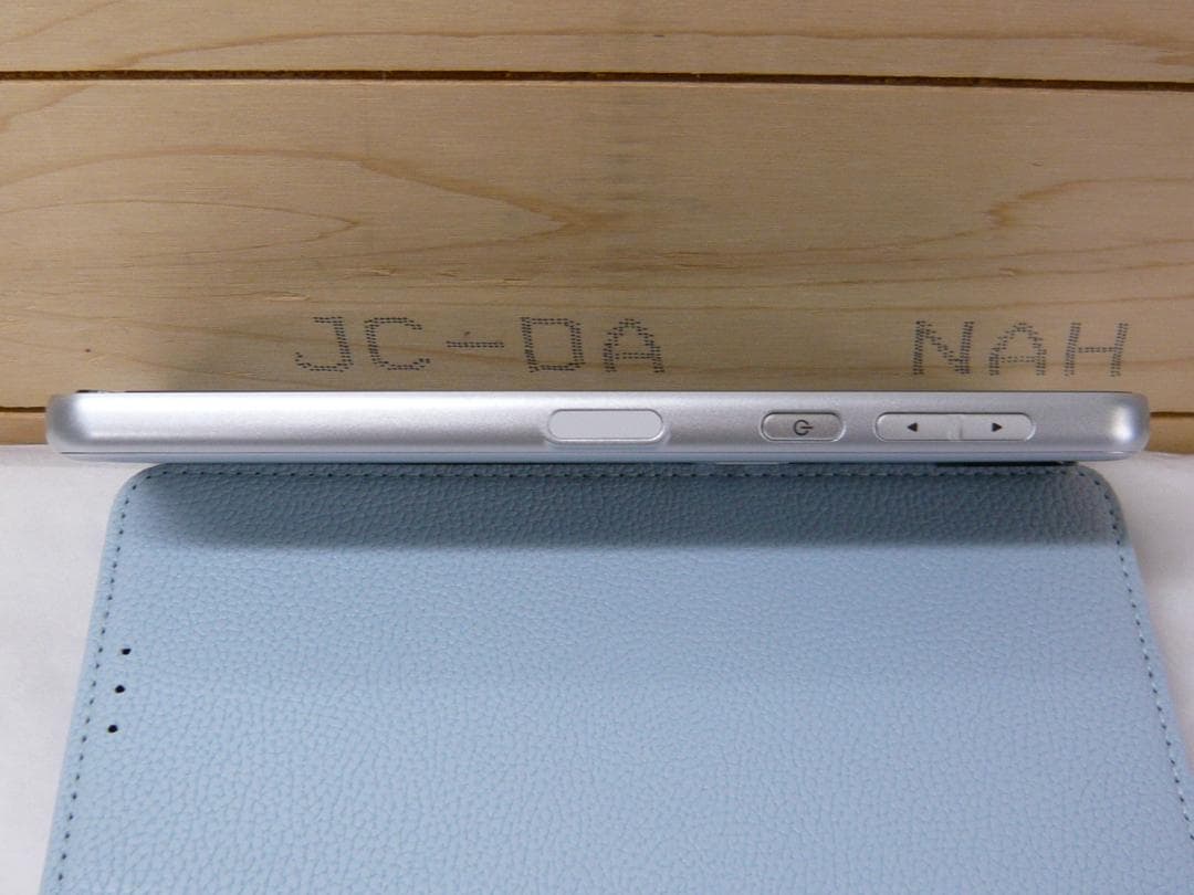 BASIO active SHG09 au シルバー 本体 ケース 64GB