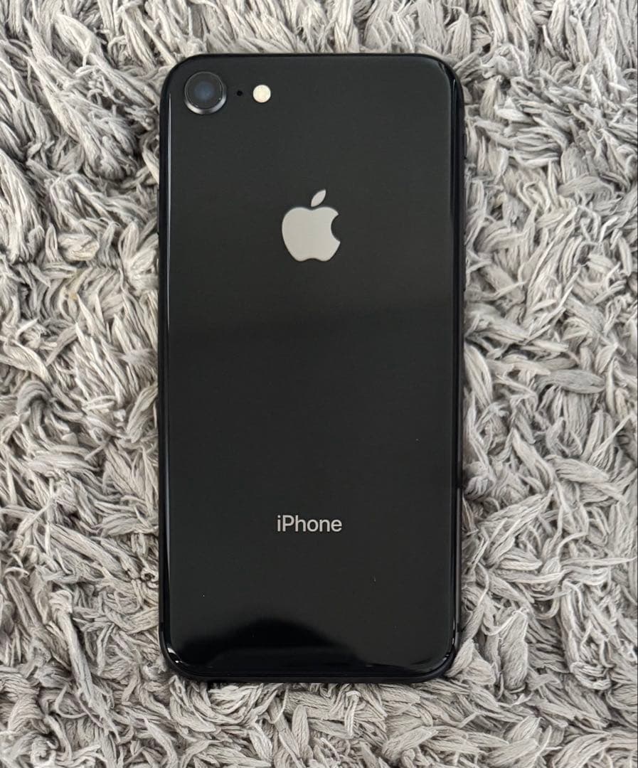 iphone8 64GB バッテリー最大容量95% simフリー