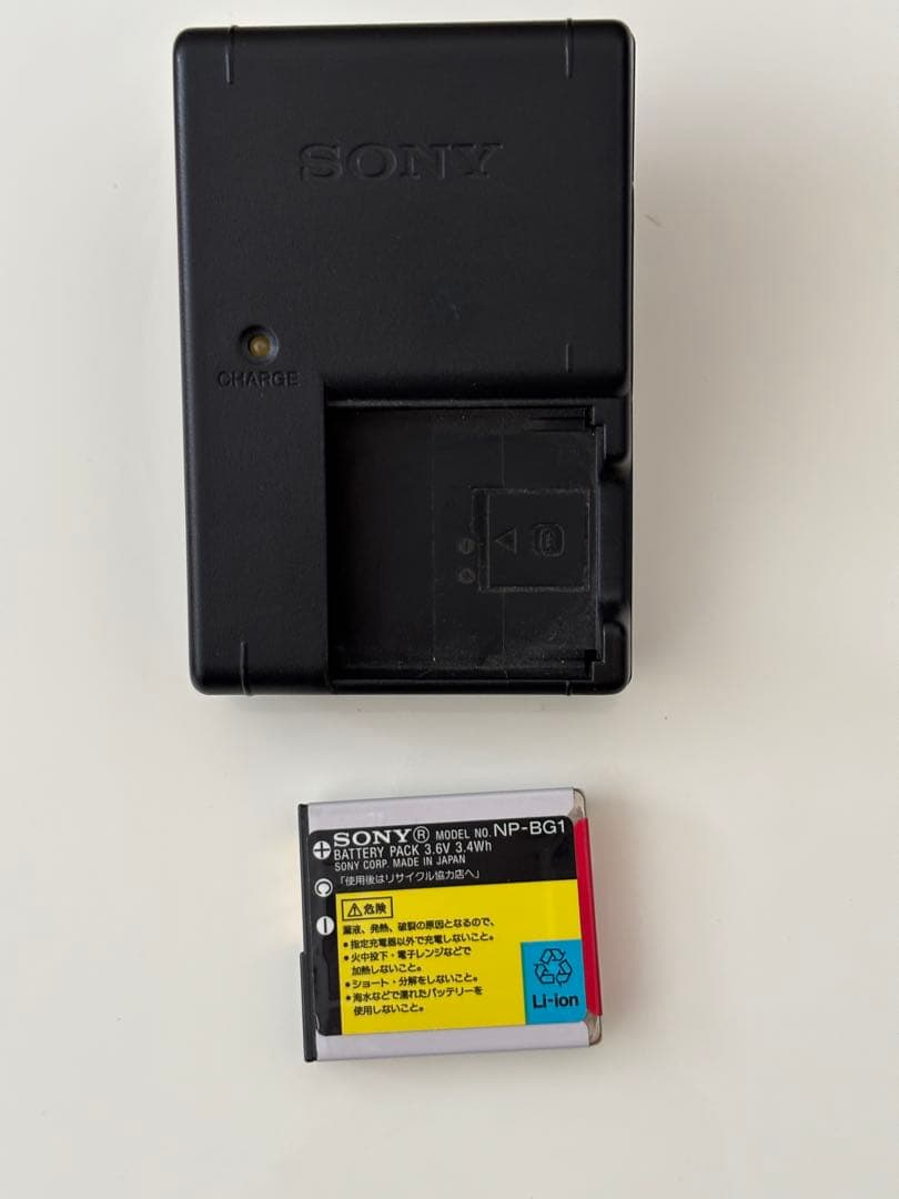 デジタルカメラ【付属品多数】Cyber-shot DSC-T20