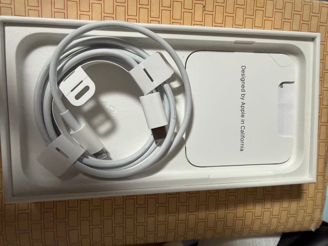 iPhoneSE第三世代64GB