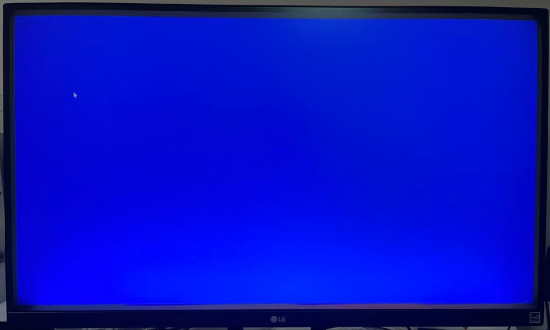【ジャンク品】LG 27UL850-W 使用感あり／画面四隅に影あり