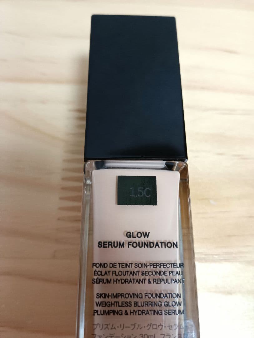 GIVENCHY プリズム・リーブル・グロウ・セラム・ファンデーション 1.5C