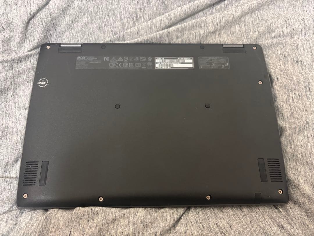 acer Chromebook本体と付属品