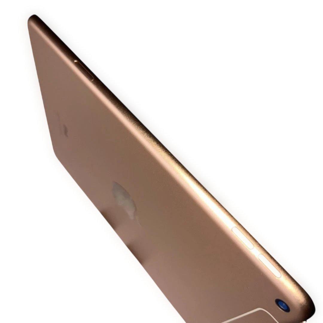 iPad (第8世代) セルラー ゴールド
