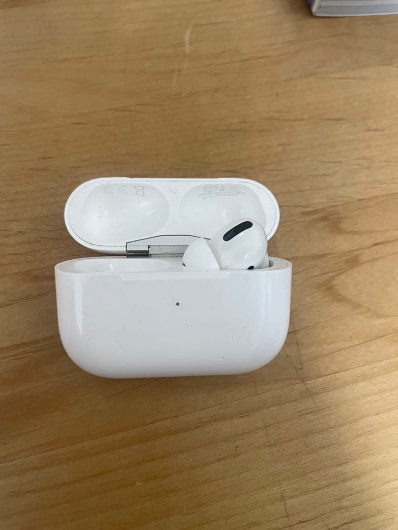 AirPods Pro 本体 右耳充電ケース付き