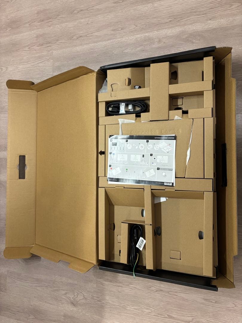 【訳あり】Dell U3223QE 31.5インチ 4K ハブモニター