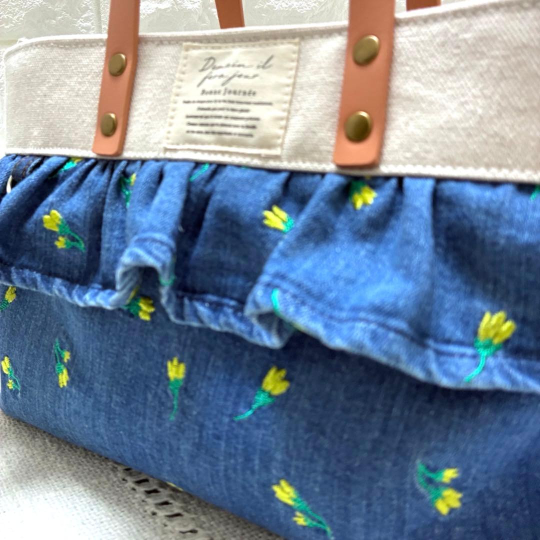 【hiroko】デニムリメイク　小花刺繍デニムのフリルトートバック