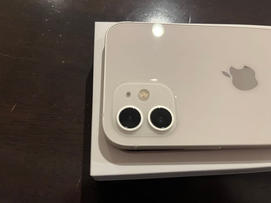 iPhone 12ホワイト本体64GBケース + 強化ガラスフィルム付き[美品]