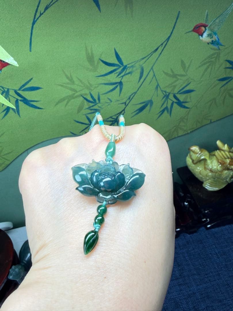 美品❣️天然本翡翠　高品質、氷藍水精巧な蓮花＆鮮明氷緑つぼみネックレス　鑑定書付き