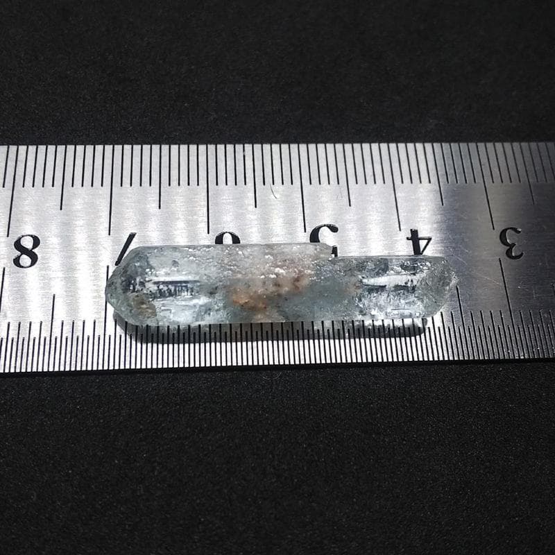 525 ガーネット内包 アクアマリン 結晶 原石 ブラジル産