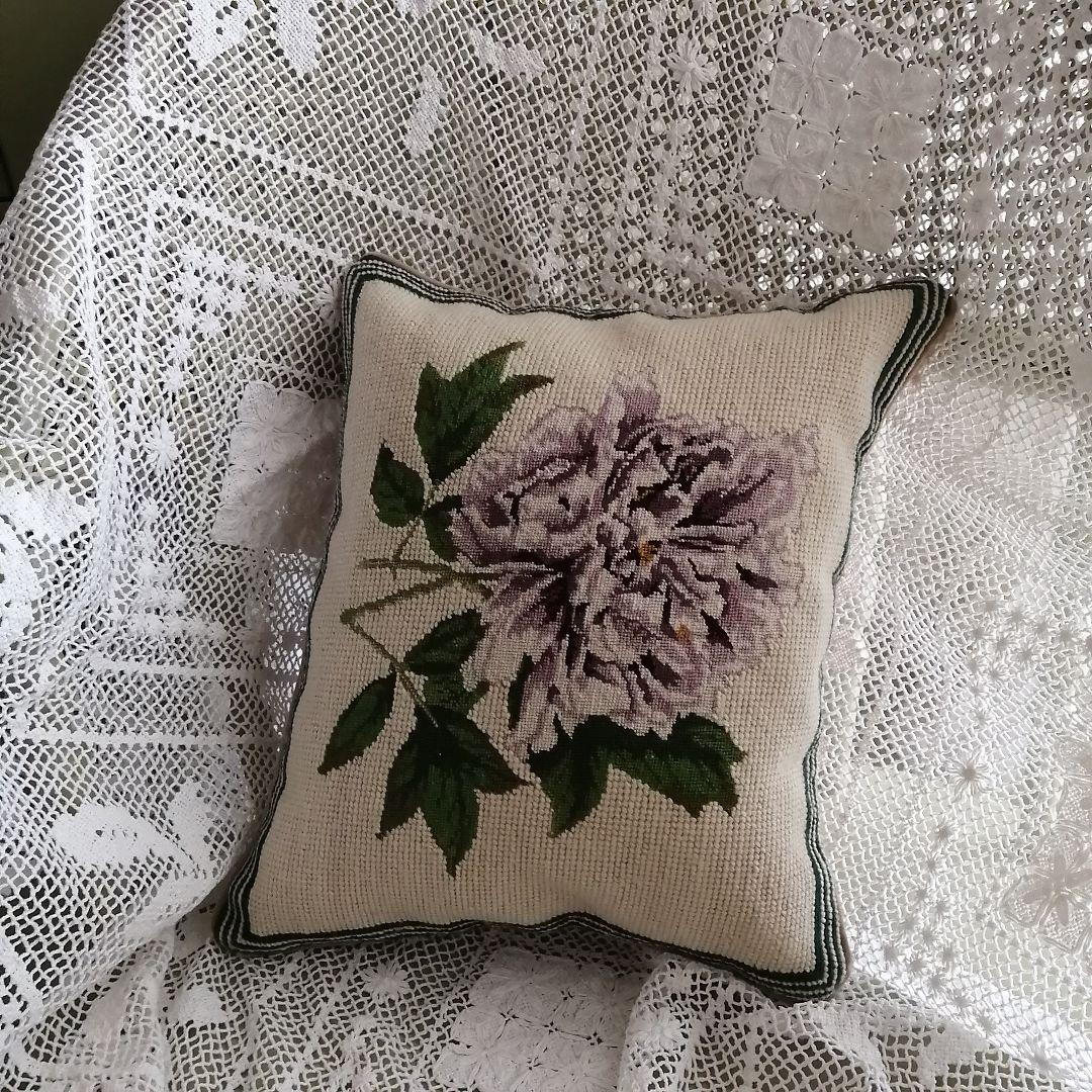 プチポワン　ニードル　手刺繍　 アンティーク　クッションカバー