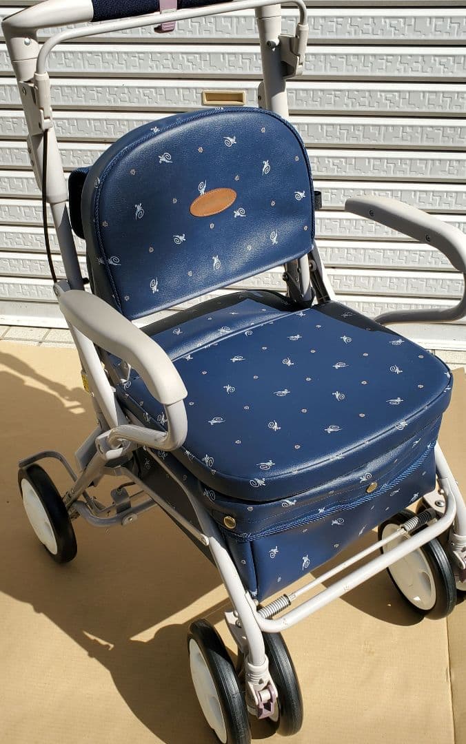 シルバーカー　コンビ Combi　アイビーブルー　キャリーピア　折畳式　腰掛付