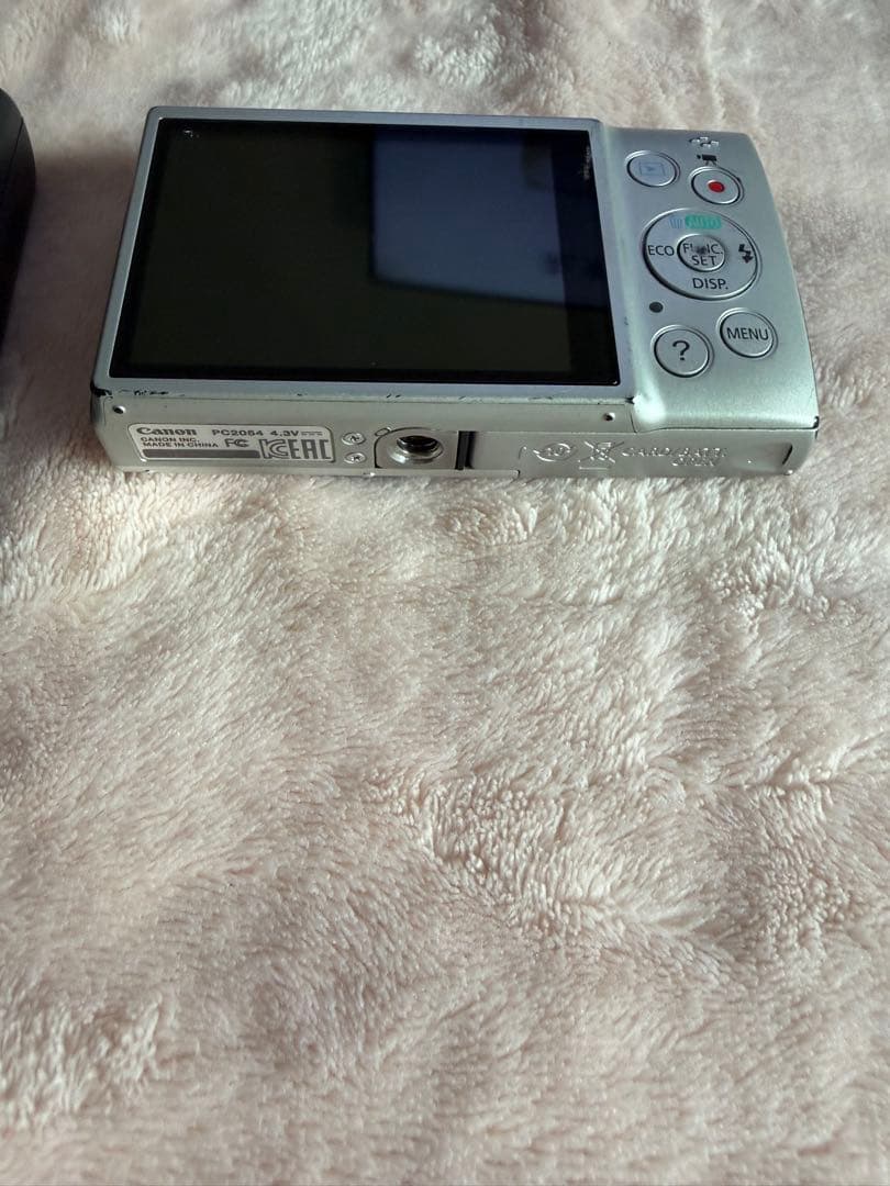 Canon IXY 140 デジタルカメラ 本体とバッテリーチャージャー