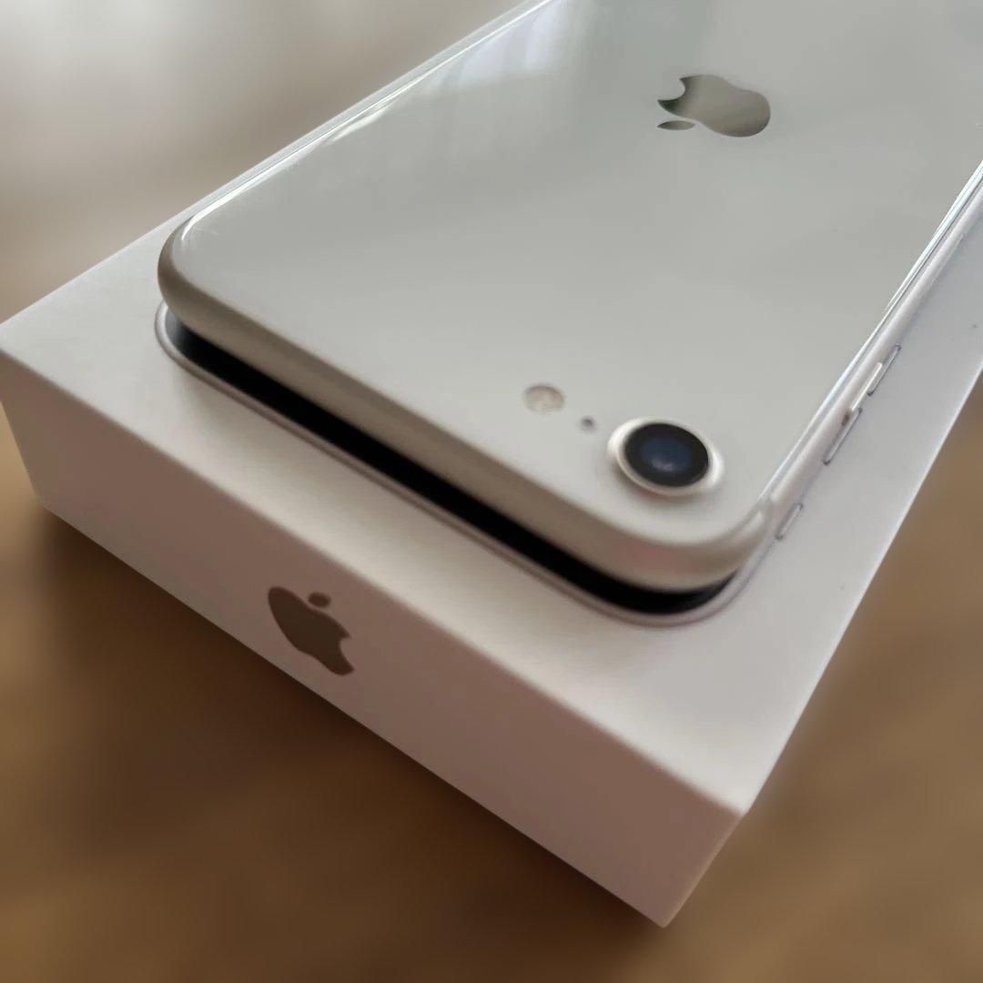 iPhone SE (第3世代) 256GB ホワイト 充電ケーブル付