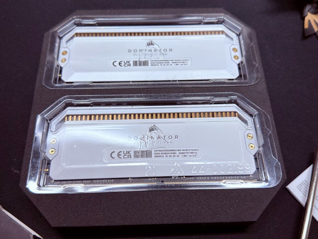 メモリー CORSAIR DOMINATOR PLATINUM RGB 32GB