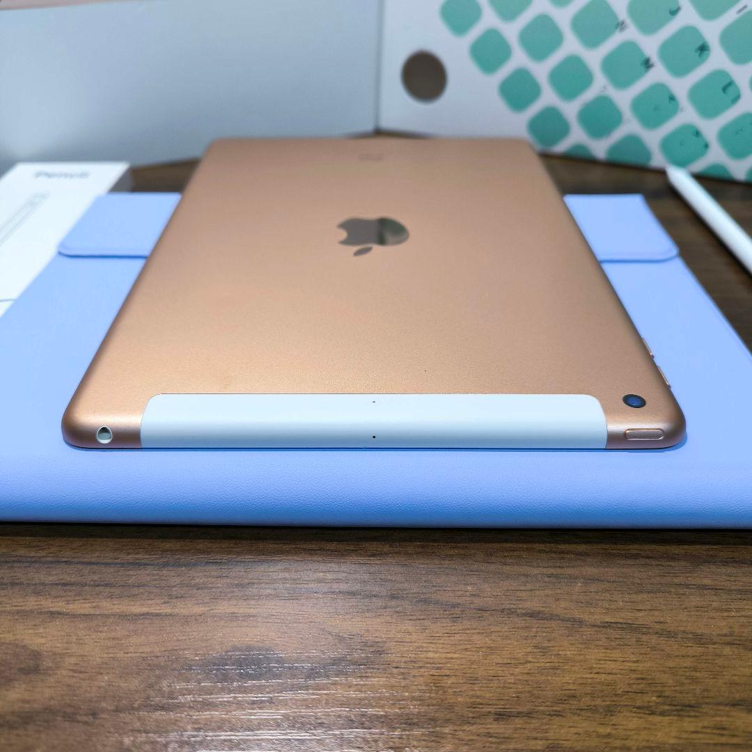iPad 第6世代 Simフリー 32GB ケースとキーボード、タッチペン