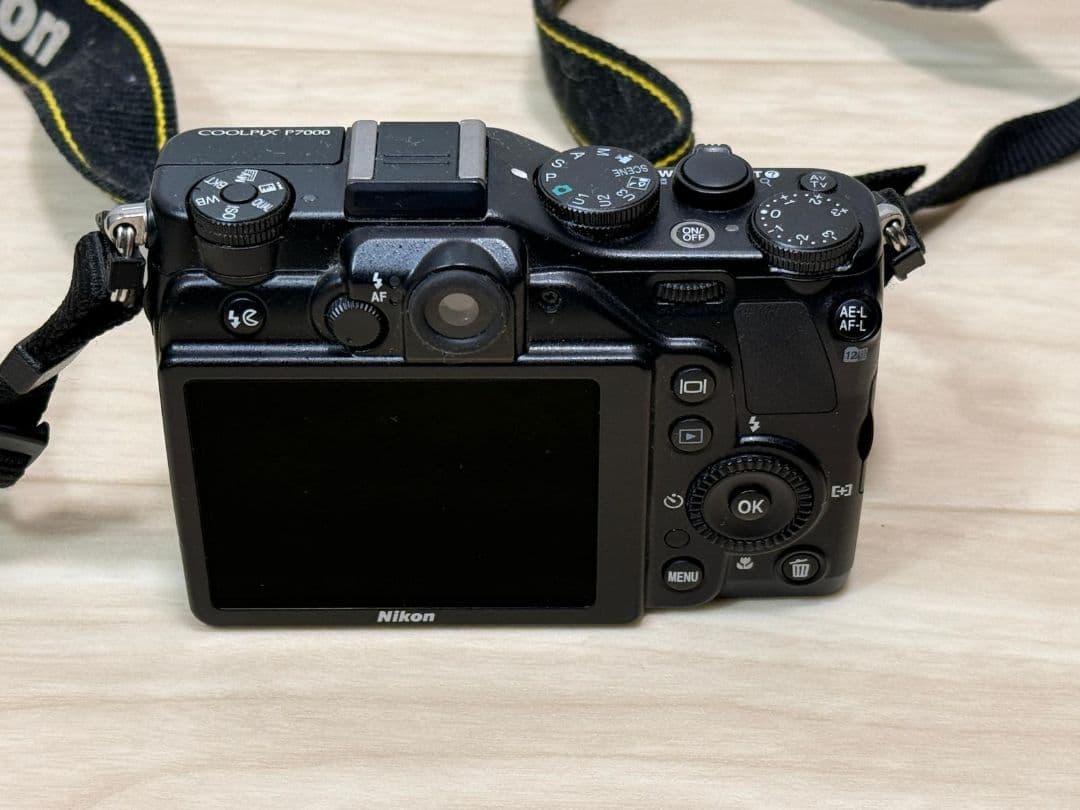 NIKON COOLPIX P7000 コンパクトデジタルカメラ ブラック
