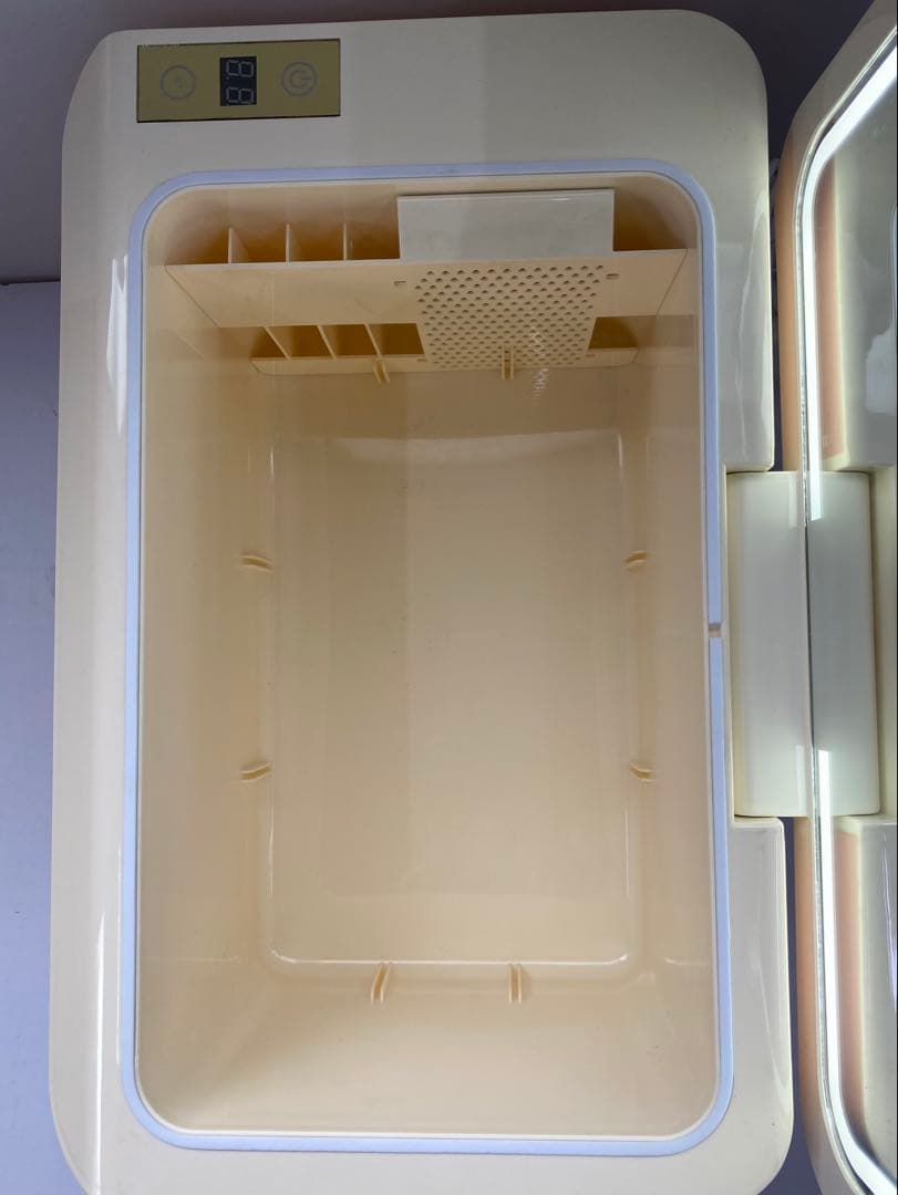 ビューティー冷蔵庫 11L 鏡付き CC-12WB/HC-11BG