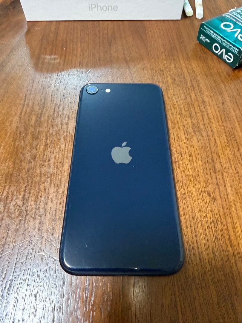Apple iPhone SE (ブラック)