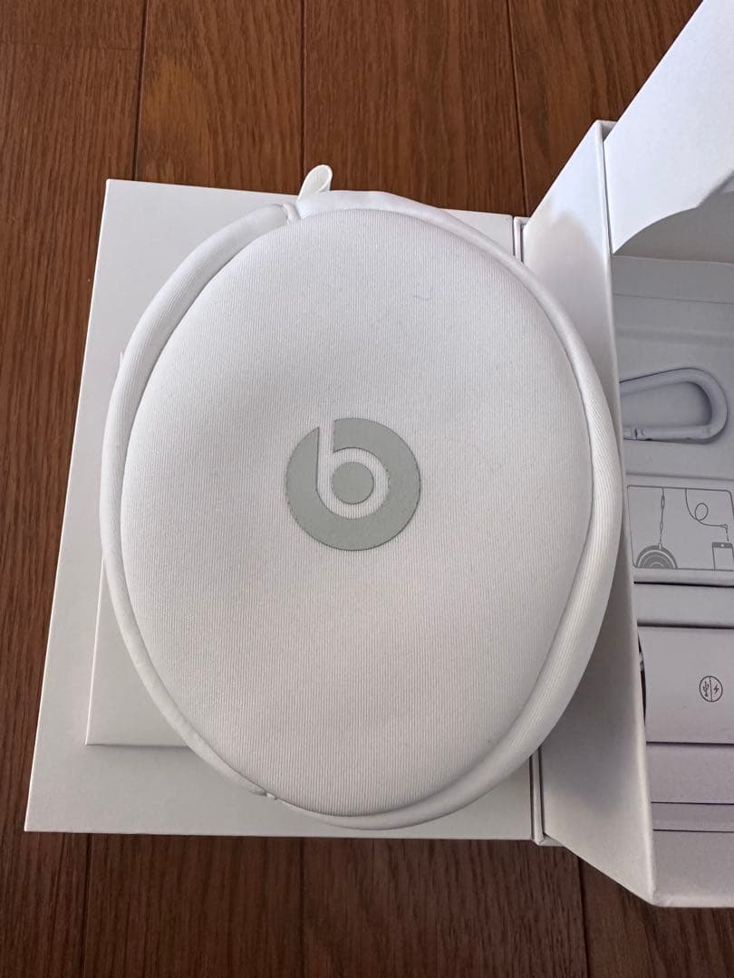 Beats Solo2 Wireless ヘッドフォンシルバーイヤーパッド交換済