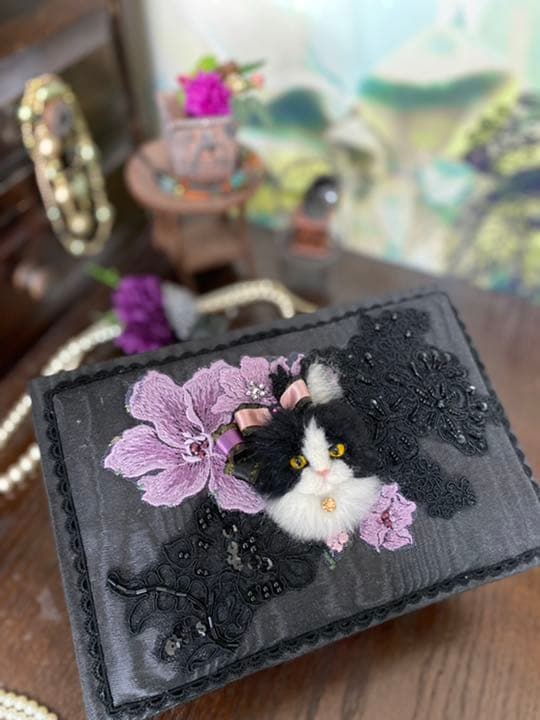 羊毛フェルト　オシャレ猫のカルトナージュbox 白黒ハチワレ