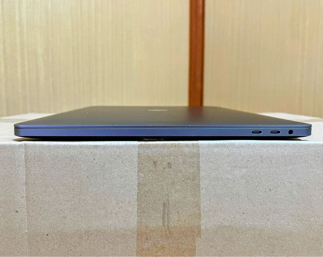 MacBook Pro 16インチ i9 2.4GHz 32GB SSD 1TB