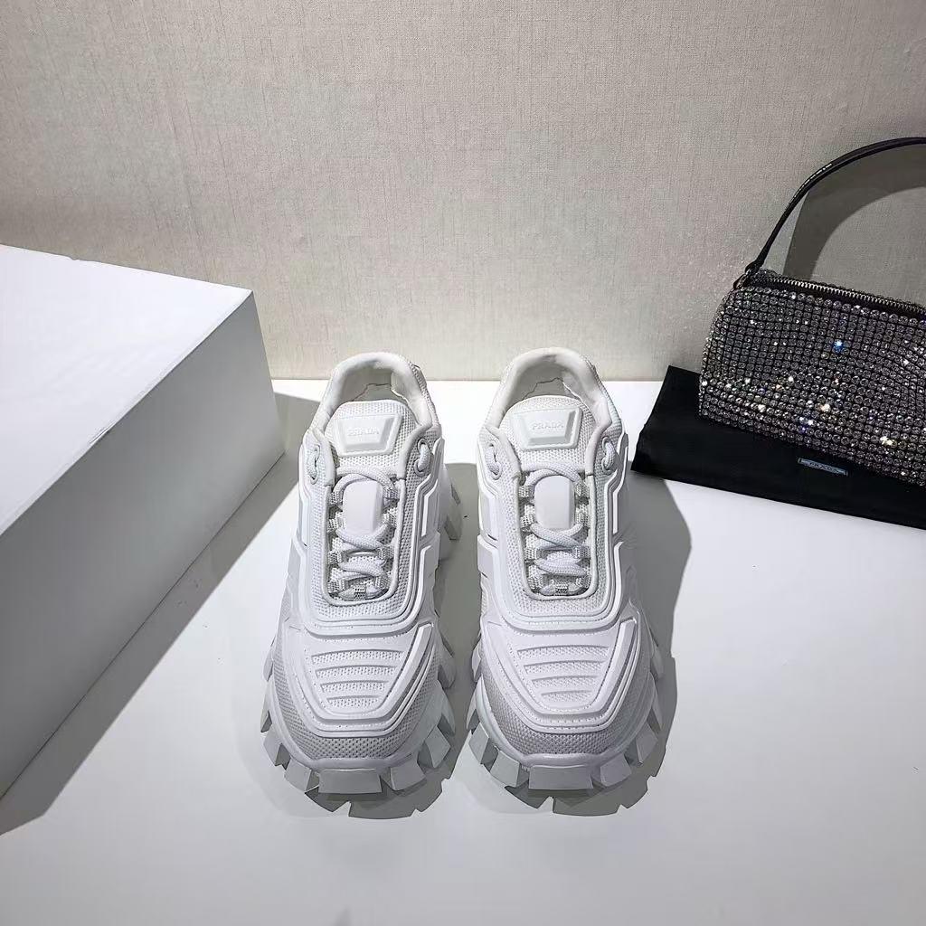 PRADA クラウドバスト サンダー ホワイト